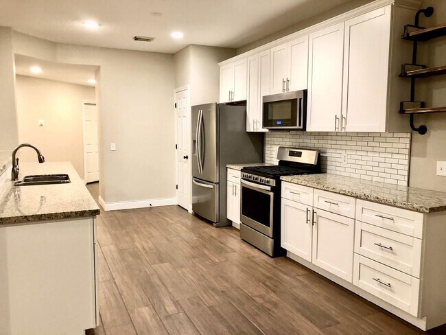 Building Photo - 6315 Canyon Rock Way