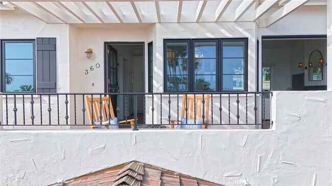 Building Photo - 360 Cliff Dr