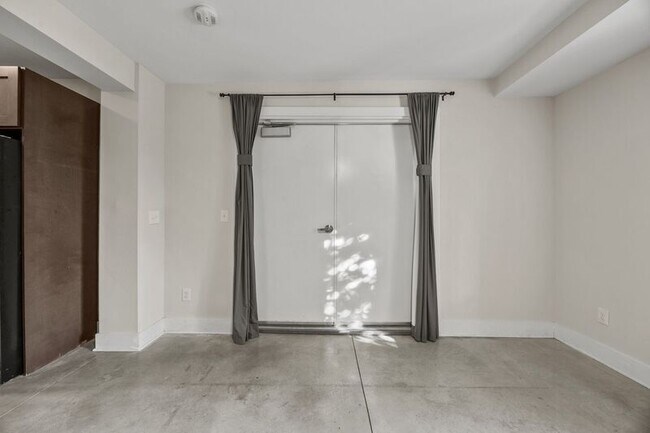 Building Photo - 1185 Gustavus Ln