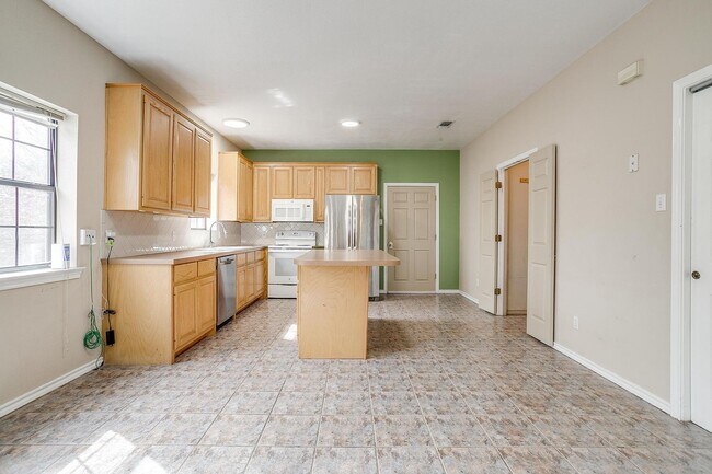 Building Photo - Country Living- Half Duplex-  3 Bed, 2 Bat...