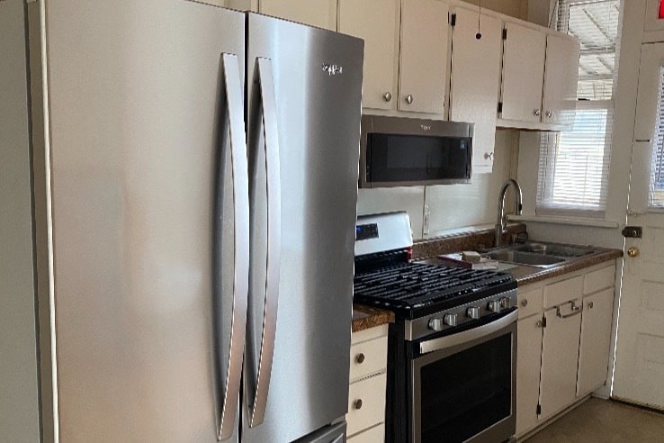 New Appliances in Kitchen - 423 W 8th Ave