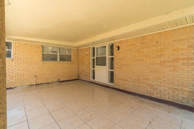Building Photo - 1706 Colby Dr