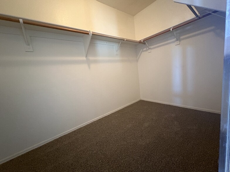 Building Photo - 16519 N 71st Ave