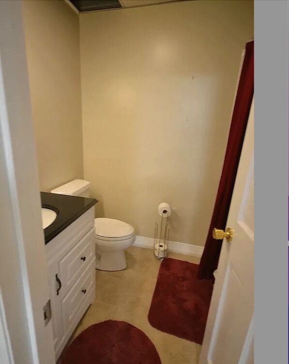 Building Photo - 207 Hawthorn Dr