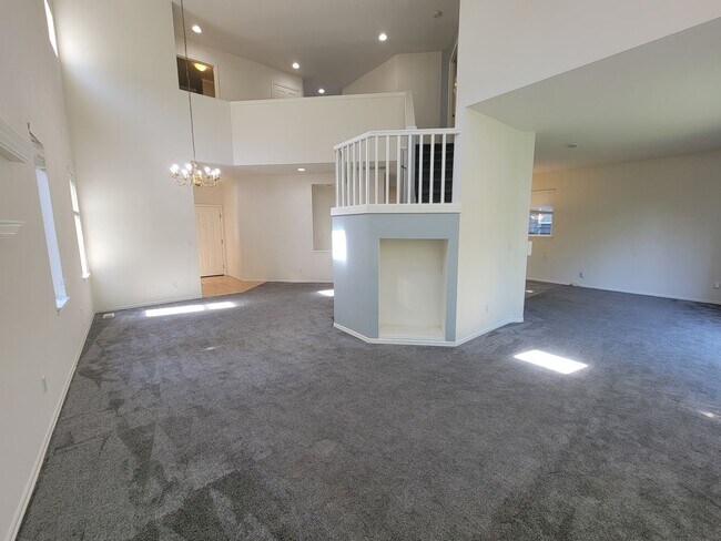 Building Photo - Charming Sammamish Home | 3 Bed + 2.5 Bath