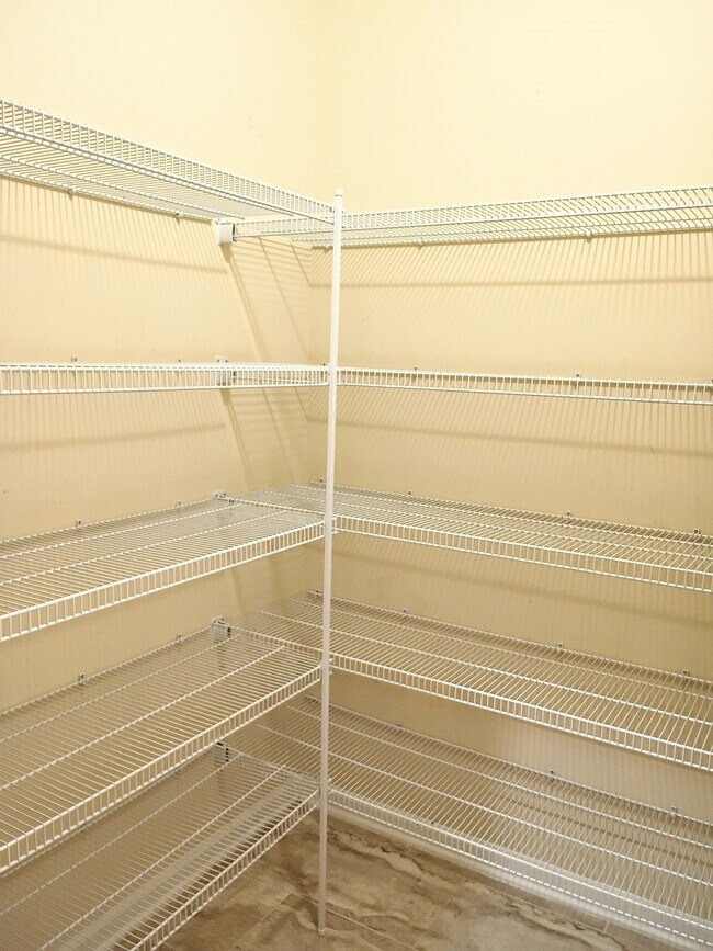 Building Photo - 112 Goldenrod Lake Dr