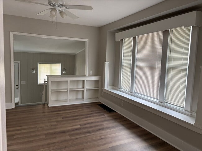Building Photo - 3 Bedroom 1 Bath 2 Story Home