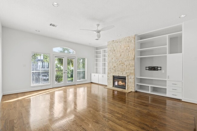 Building Photo - Live Near Memorial Park! Spacious 3BR with...