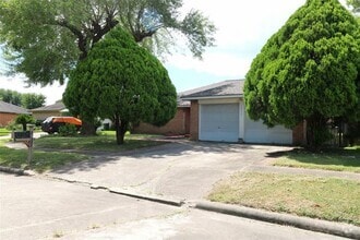 Building Photo - 13011 Benford Dr