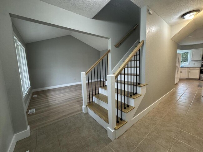 Building Photo - 1504 W Highpoint Cir