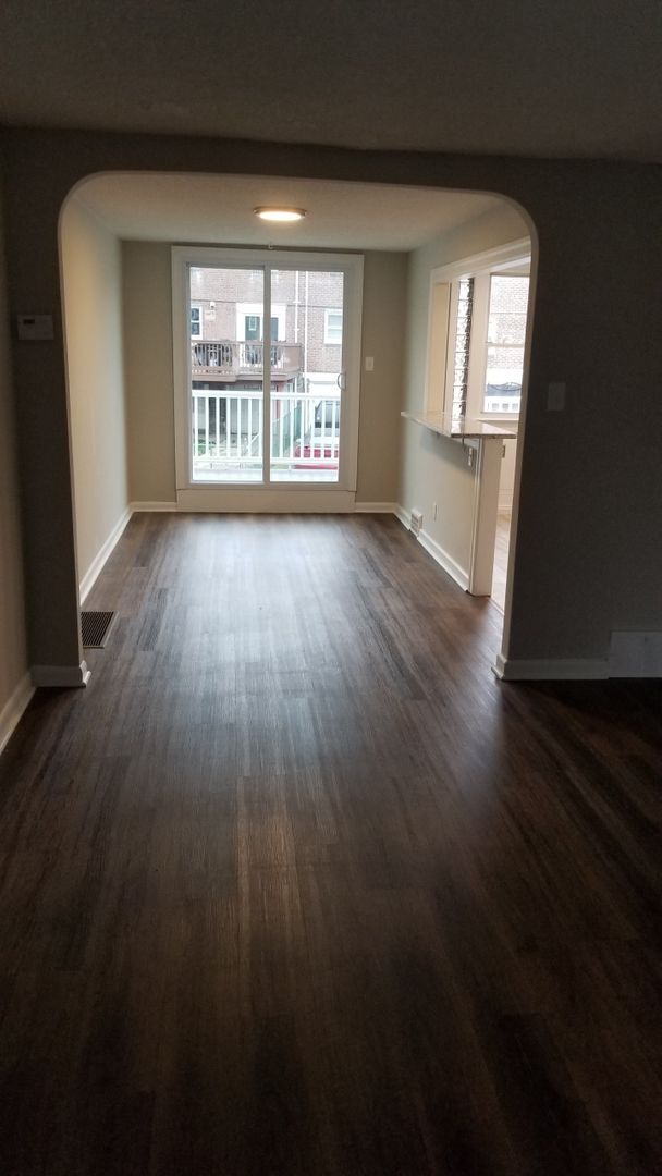 Building Photo - Updated Row - Holmesburg