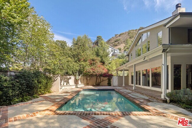 Building Photo - 7972 Mulholland Dr