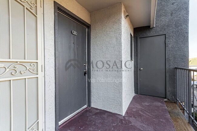 Building Photo - 1215 E Lemon St
