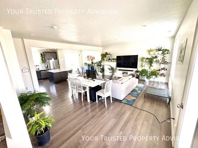 Building Photo - 5096 Putney Hill Rd