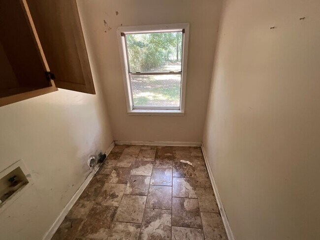 Building Photo - 313 S Fox Hall Rd