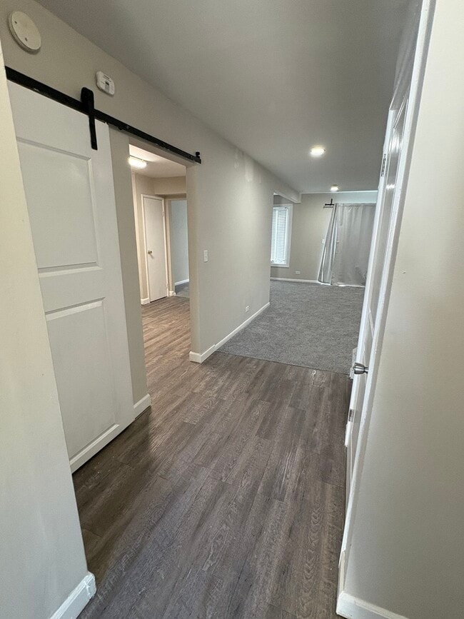 Building Photo - 207 Walker Dr