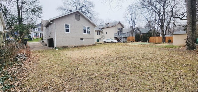 Building Photo - Beautiful Webster Groves Home in Prime Location