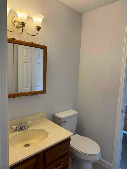 Building Photo - 8742 Ridge Moon Dr