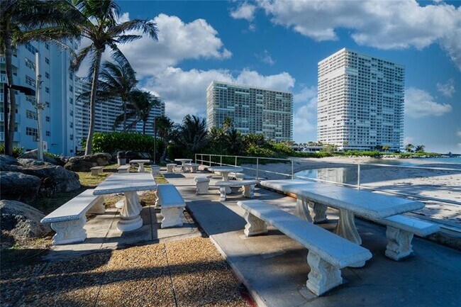 Building Photo - 2100 S Ocean Dr