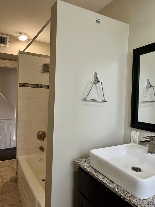 Building Photo - *** Gorgeous Mt. Washington Three Bedroom House * Fully Renovated * Near Grandview Ave * Pet Frie...