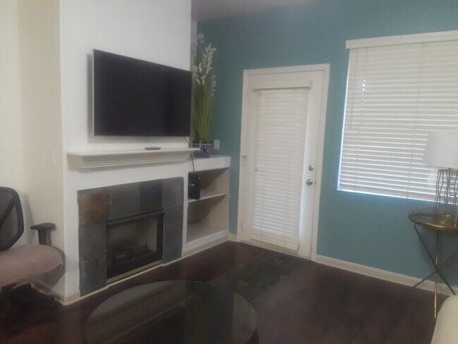 Building Photo - Tanamera One bedroom Unit Available
