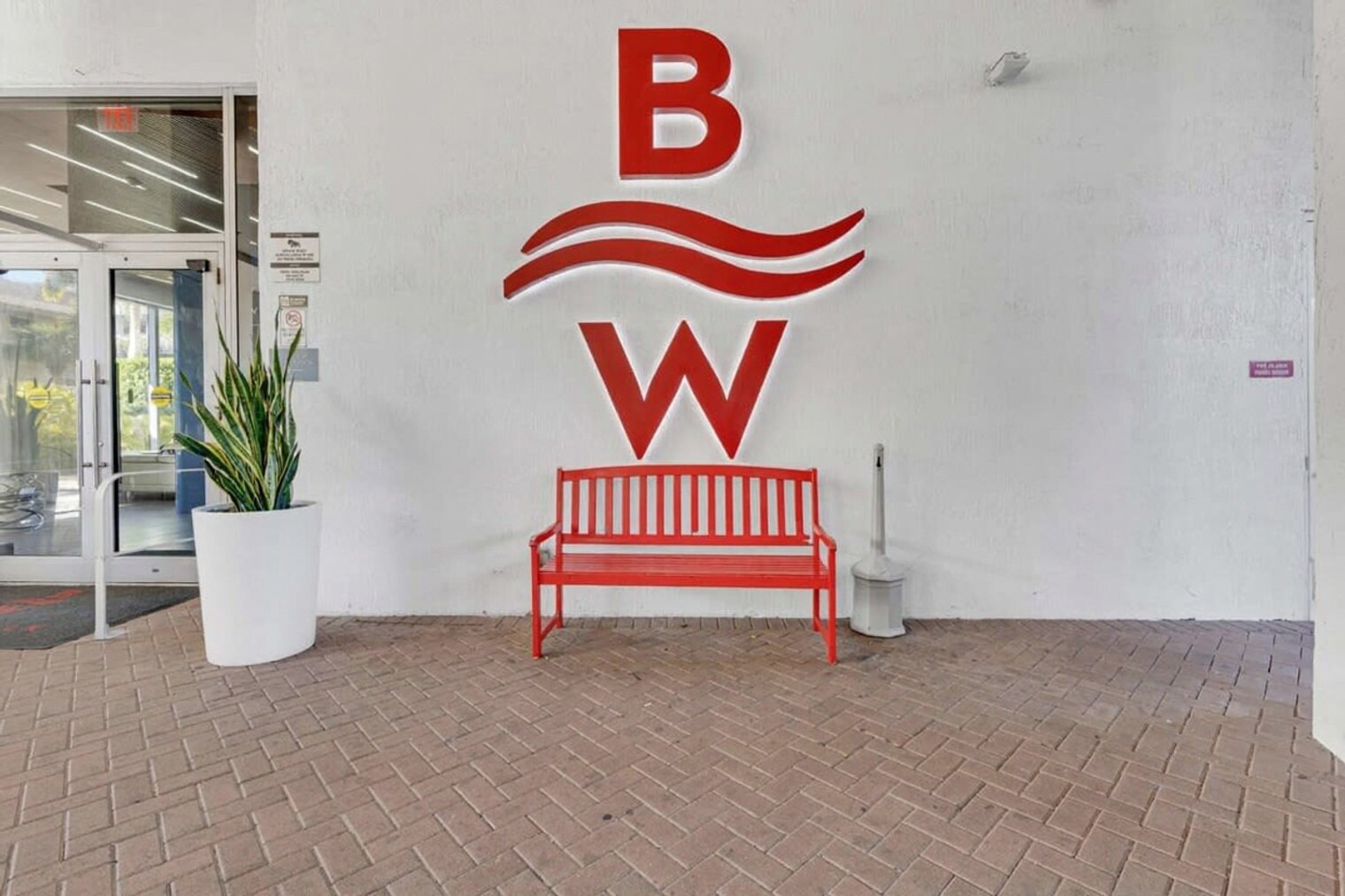 Building Photo - 2601 E Hallandale Beach Blvd