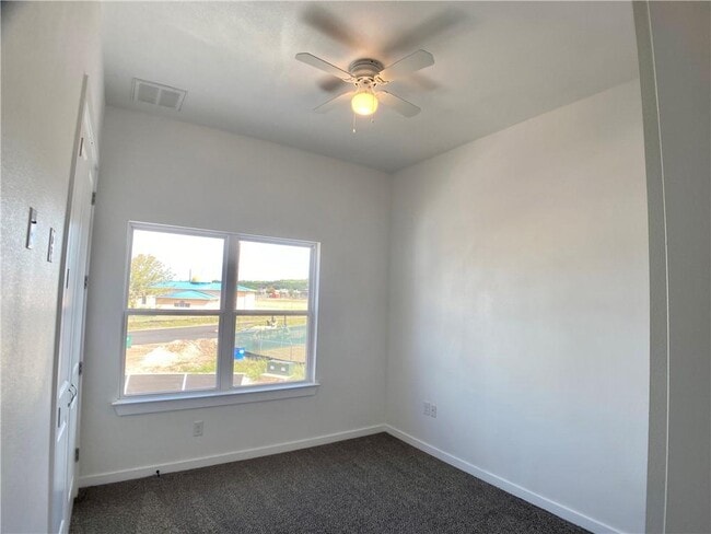 Building Photo - 400 US-290