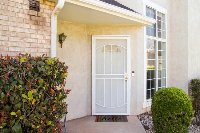 Primary Photo - Spacious 4-Bed, 3-Bath Townhouse Retreat i...