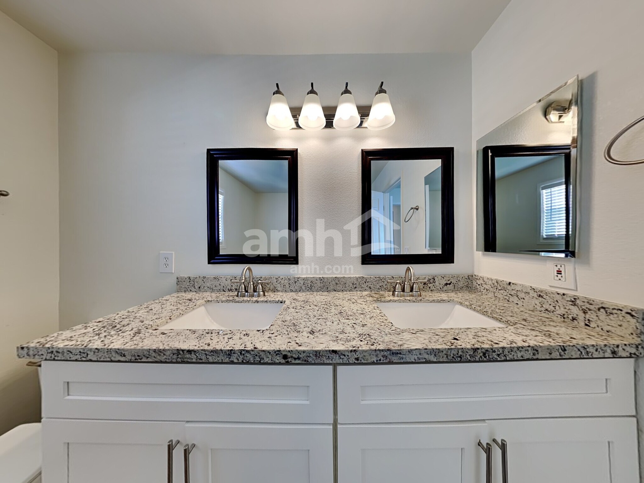 Building Photo - 6333 W Silver Ribbon Ct