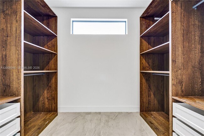 Building Photo - 2887 SW 33rd Ave