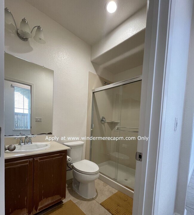 Building Photo - 4 BDRM 3 BA Bright Home with Open Kitchen ...