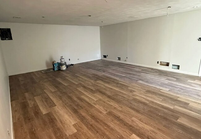 Building Photo - 2901-2903 Tepee Ave