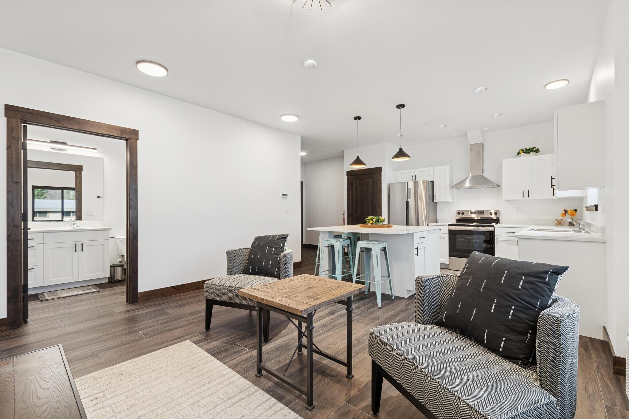 Building Photo - 1840 Baker Ave