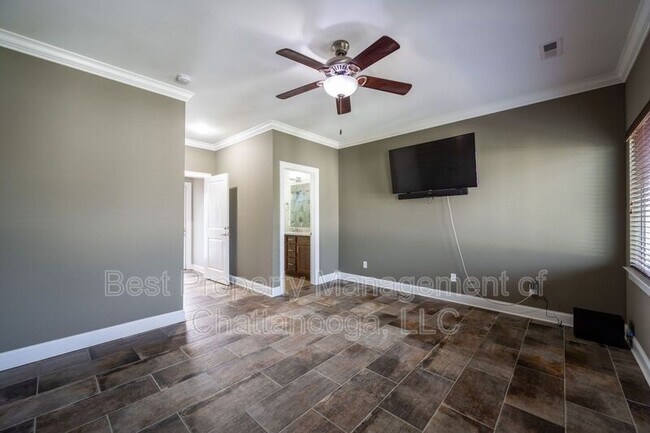 Building Photo - 3111 St Elmo Ave