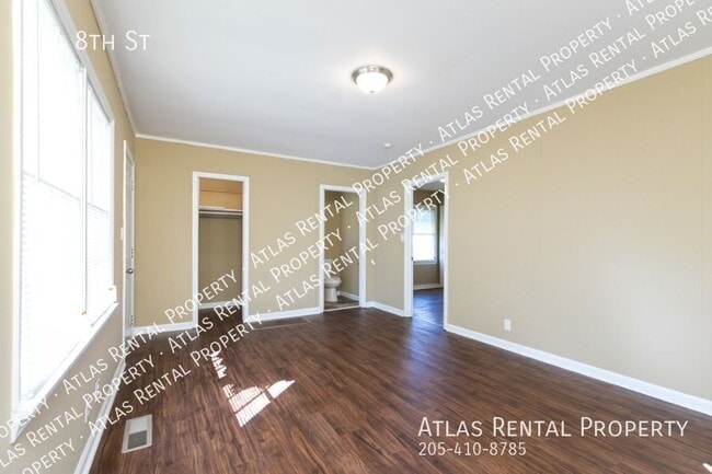 Building Photo - 904 8th St