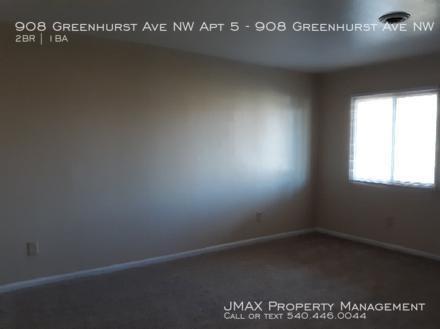 Building Photo - Two bedroom apartment move in ready