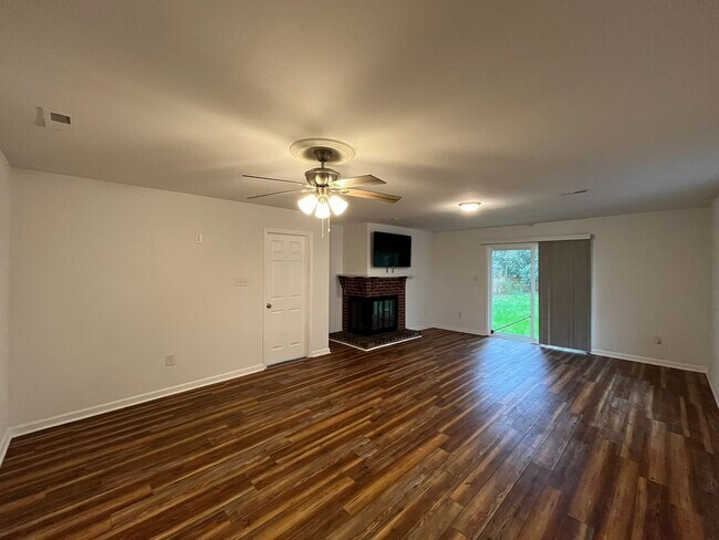 Building Photo - Newly Remodeled 3BD, 2BA Raleigh Home with Fenced Yard in Prime Location Near Downtown Raleigh, N...