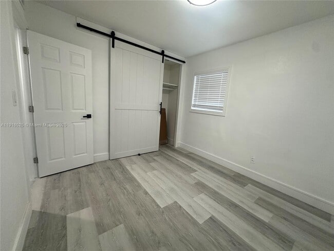 Building Photo - 1308 NW 13th Ct