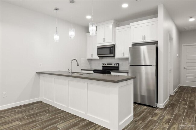 Building Photo - 30 Violet Ave W