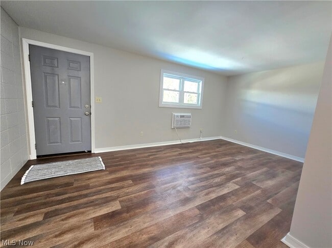 Building Photo - 909 Garden Rd