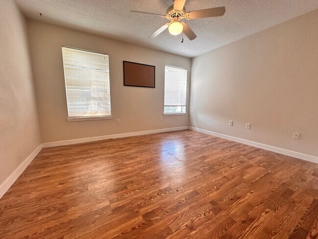 Building Photo - **MOVE IN SPECIAL $200 OFF FIRST MONTH’S R...