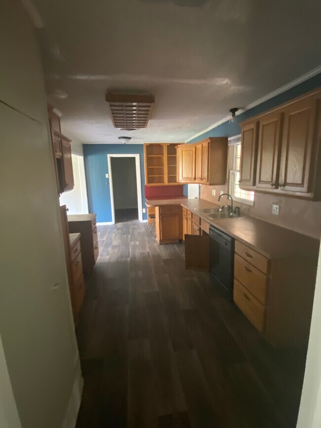 Building Photo - 2107 Spring St