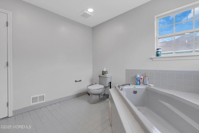 Building Photo - 210 Wingate Ct
