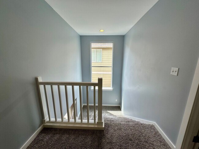 Building Photo - Charming 6 beds 2.5 bath house in Bothell!
