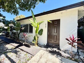 Building Photo - 927 SW 12th Ave