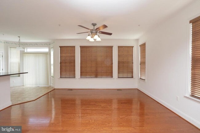 Building Photo - 1028 Llano Dr