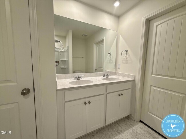 Building Photo - 49 Suhani Ln