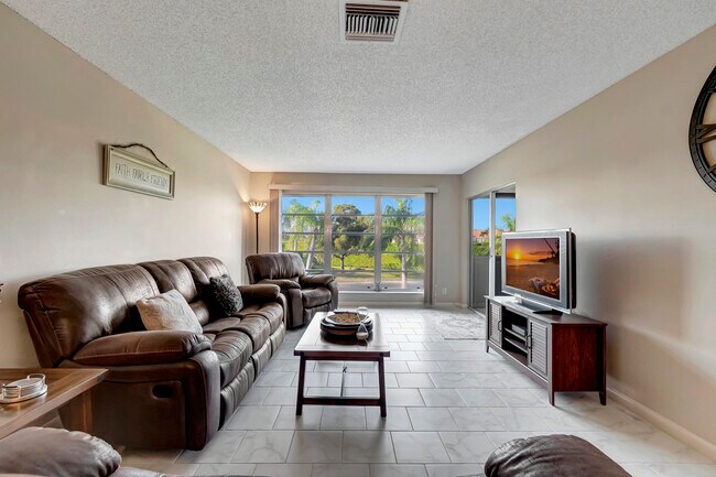 Building Photo - 5943 Areca Palm Ct