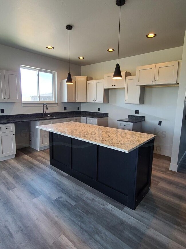 Building Photo - 212 Fletching Way