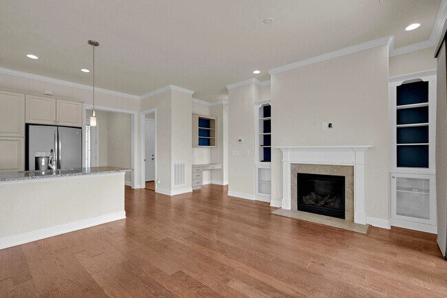 Building Photo - Light, bright, and move-in ready home in the highly sought-after Trilogy at Lake Norman community...